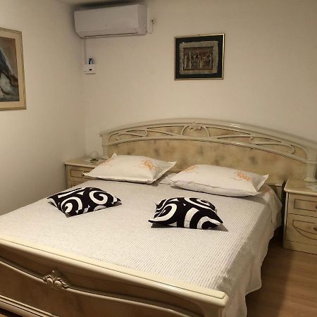 Apartment Danka Omis Exterior photo